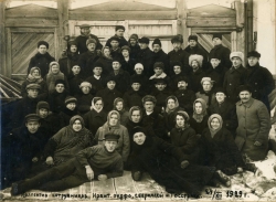 Коллектив ирбитского ОКРФО, сберкассы и Госстраха. 24 декабря 1929 г.