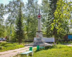 Обелиск в память рабочих стекольного завода, погибших в годы Великой Отече­ственной войны