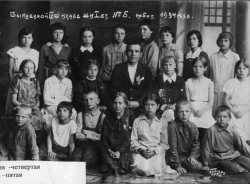 ыпускной 4-й класс школы 1-й ступени № 5. Город Ирбит. 1934 год.