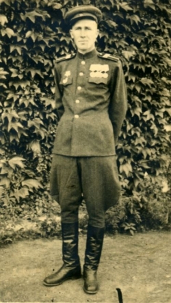 Старшина Бородкин Андрей Тимофеевич. Венгрия, 1945. После войны проживал в д. Давыдково Ирбитского района.