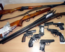Почти  полмиллиона рублей получили жители Свердловской области за добровольно сданное оружие в прошлом году.