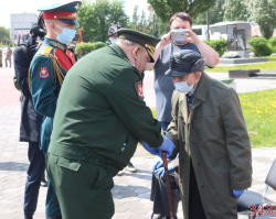 Военные устроили парад для 103-летнего ветерана на Урале