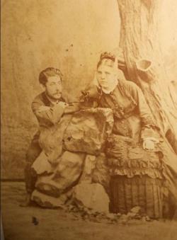 Михаил и Анисья Бородины (Фотограф Иван Терехов, 1876 год). Фотография сделана на Ирбитской ярмарке.