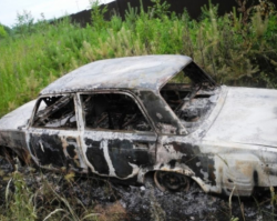 Свердловчане сожгли мужчину в его же авто и получили 16 лет на двоих