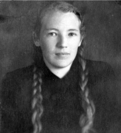 Бабинцева (Крысантьева) Клавдия Андреевна (1925 года рождения), город Ирбит, 1943 г.