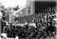 Выступление сводного хора на празднике молодежи в парке культуры и отдыха, 1956 г. г. Ирбит. 