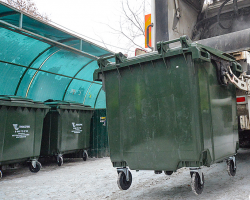 Автохамы блокируют контейнерные площадки для вывоза мусора