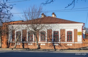 Дом купца Рудакова, который расположен в городе Ирбите по улице Советская 36. Фото 7 апреля 2018 г. Фотограф Евгений Рулев.