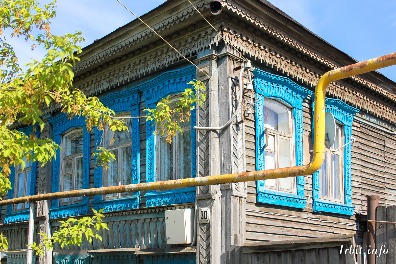 Памятник архитектуры. Деревянное здание, расположенное по адресу: г. Ирбит, ул. Ленина, 30, построено в 1888 году.  Фото 22 мая 2016 г. Фотограф Евгений Рулев.
