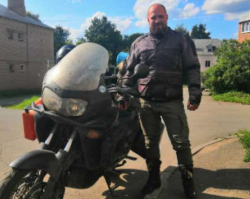 Чтобы проехать через Россию на мотоцикле, он залез в долги и рискнул жизнью 