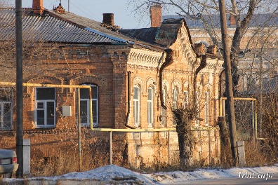 Дом купца Калинина построен XIX веке, расположен по адресу: г. Ирбит, ул. Ленина, 27. Фото 26 ноября 2015 г. Фотограф Евгений Рулев.