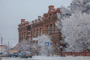 Здание мужской гимназии (г. Ирбит, ул. Свободы, 24). Фото 18 декабря 2015 года. Фотограф Евгений Рулев.