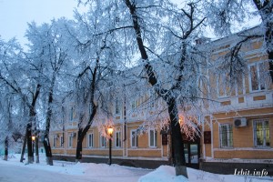 Гостиница "Сибирское подворье" была построена в 1878 году. Здание расположено по адресу: г. Ирбит, ул. Революции, 16. Фото 17 декабря 2015 г. Фотограф Евгений Рулев.