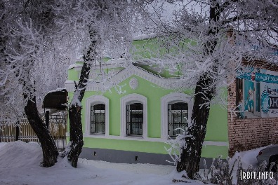 Склад купца Зязина построен во второй половине XIX века (Ирбит, улица Володарского, 21). Фотограф Евгений Рулев (2016 г.)