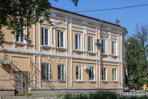 Гостиница "Сибирское подворье" была построена в 1878 году. Здание расположено по адресу: г. Ирбит, ул. Революции, 16. Фото 22 мая 2016 г. Фотограф Евгений Рулев.