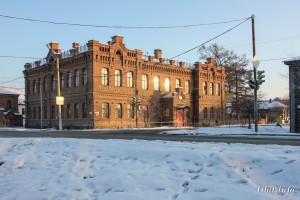 Здание мужской гимназии (г. Ирбит, ул. Свободы, 24). Фото 3 января 2018 года. Фотограф Евгений Рулев.
