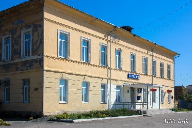 Здание городской управы построено в середине XIX века, расположено по адресу: г. Ирбит, ул. Ленина, 15. 
Фото 22 мая 2016 г. Фотограф Евгений Рулев.