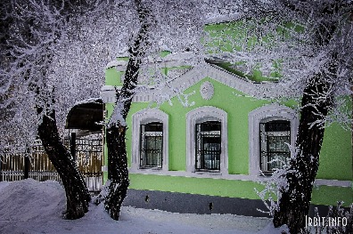 Склад купца Зязина построен во второй половине XIX века (Ирбит, улица Володарского, 21). Фотограф Евгений Рулев (2016 г.)