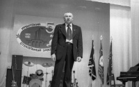 Директор Ирбитского стекольного завода Н. П. Артамонов, 1981 г.