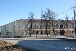 Гостиница "Сибирское подворье" была построена в 1878 году. Здание расположено по адресу: г. Ирбит, ул. Революции, 16. Фото 7 апреля 2018 г. Фотограф Евгений Рулев.