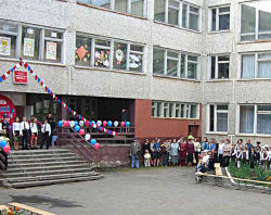 Куйвашев потребовал усилить безопасность свердловских школ