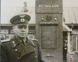 Речкалов Г.А. на открытии бюста в Зайково 17 апреля 1949 г.
