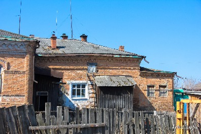 Дом купца Калинина построен XIX веке, расположен по адресу: г. Ирбит, ул. Ленина, 27. Фото 13 мая 2018 г. Фотограф Евгений Рулев.