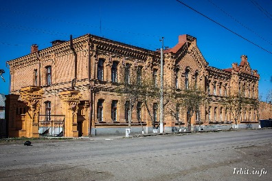 Мариинская женская гимназия, 1883 г., г. Ирбит, ул. Карла Маркса, 37. Фото 2016 года. Фотограф Евгений Рулев.