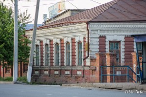 Дом купца Рудакова, который расположен в городе Ирбите по улице Советская 36. Фото 21 мая 2016 г. Фотограф Евгений Рулев.