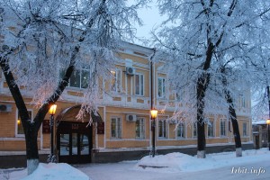 Гостиница "Сибирское подворье" была построена в 1878 году. Здание расположено по адресу: г. Ирбит, ул. Революции, 16. Фото 17 декабря 2015 г. Фотограф Евгений Рулев.